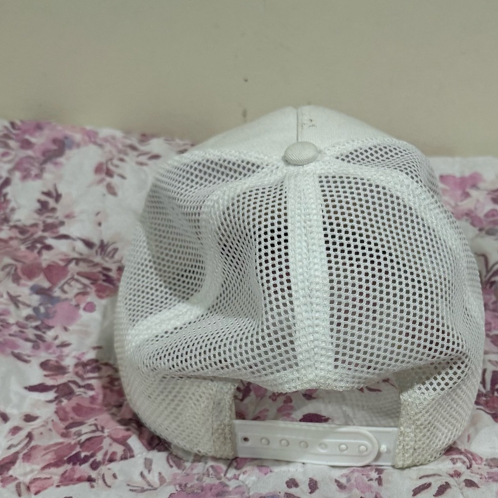 ALO Yoga White Cap - Picture 6 of 9